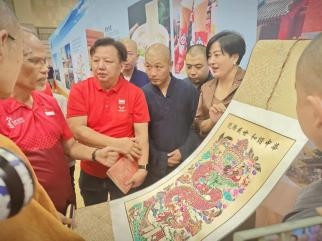 中国华岩寺藏佛像剪纸展在新加坡掀起文化热潮