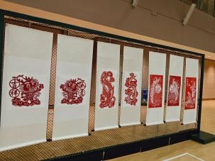 中国华岩寺藏佛像剪纸展在新加坡掀起文化热潮